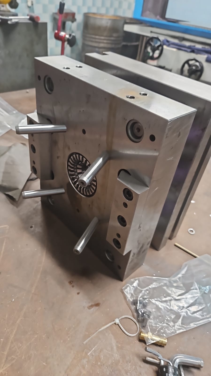 Plastik Enjeksiyon Kalıbı — Özkan Kalıp Sakarya